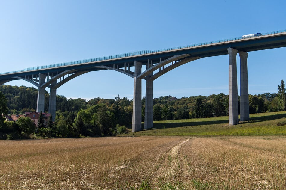 Blick auf die Lockwitztalbrücke: Keine von Sachsens Autobahnbrücken befindet sich in einem schlechten Zustand. (Archivfoto)