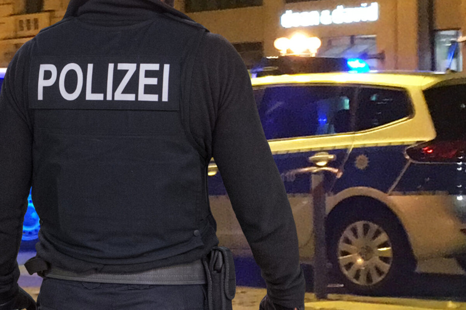 Die Polizei rückte nach ihrer Alarmierung am Donnerstagabend umgehend aus: Am Bahnhof von Groß-Gerau nahmen die Beamten einen 34-jährigen Mann als Tatverdächtigen fest. (Symbolbild)