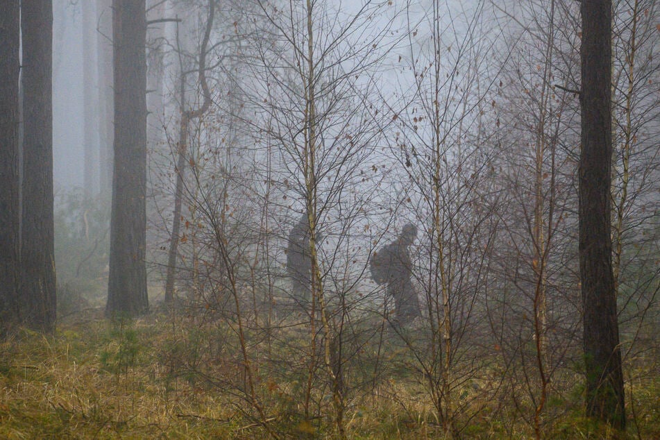 Die Leichen der Jungen wurden in Wäldern nahe einem Moor entdeckt. (Symbolfoto)