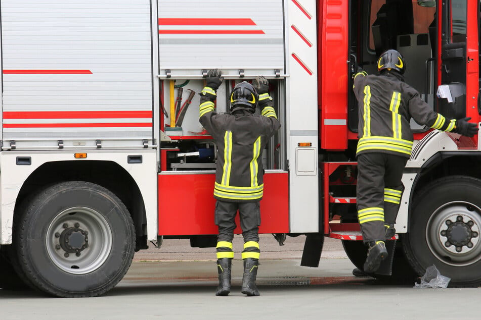 Joint geraucht und eingeschlafen: Feuerwehr rettet 32-Jährigen aus brennender Wohnung