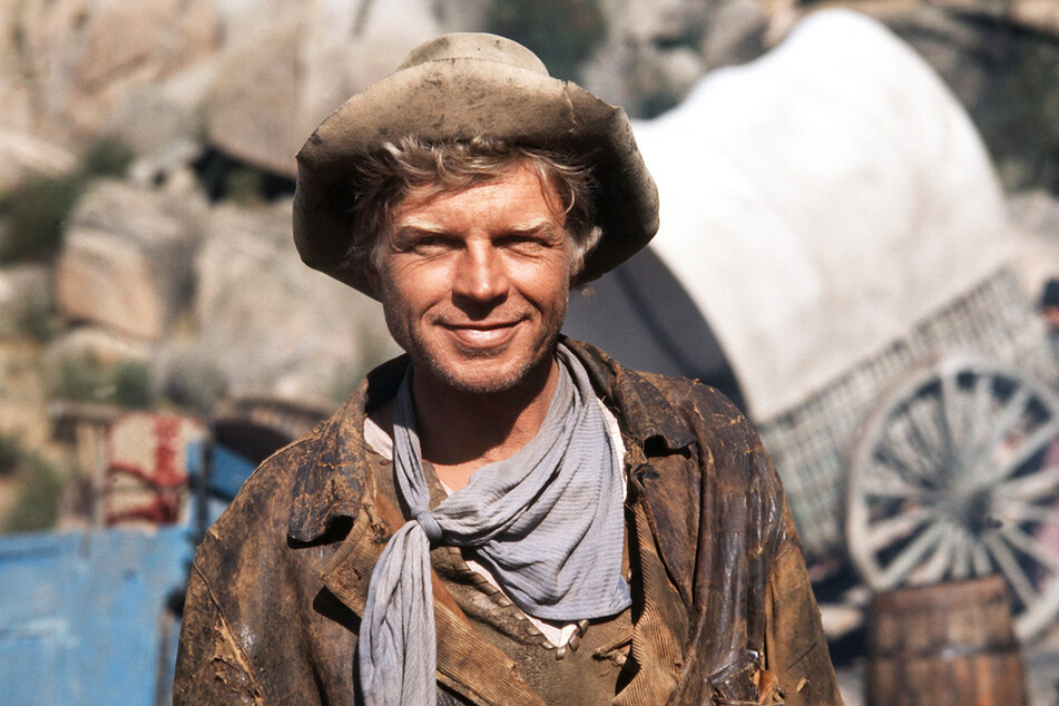 Hardy Krüger in einer Filmszene von "Potato Fritz", erschienen 1976.