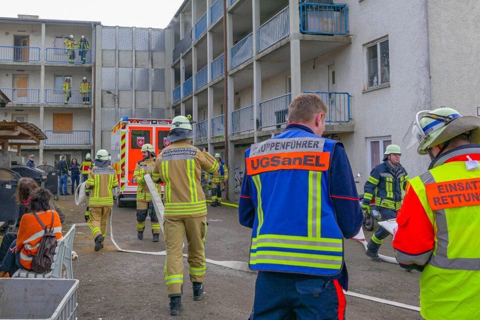 Feuerwehr, Polizei und Rettungsdienst waren mit zahlreichen Kräften vor Ort im Einsatz.