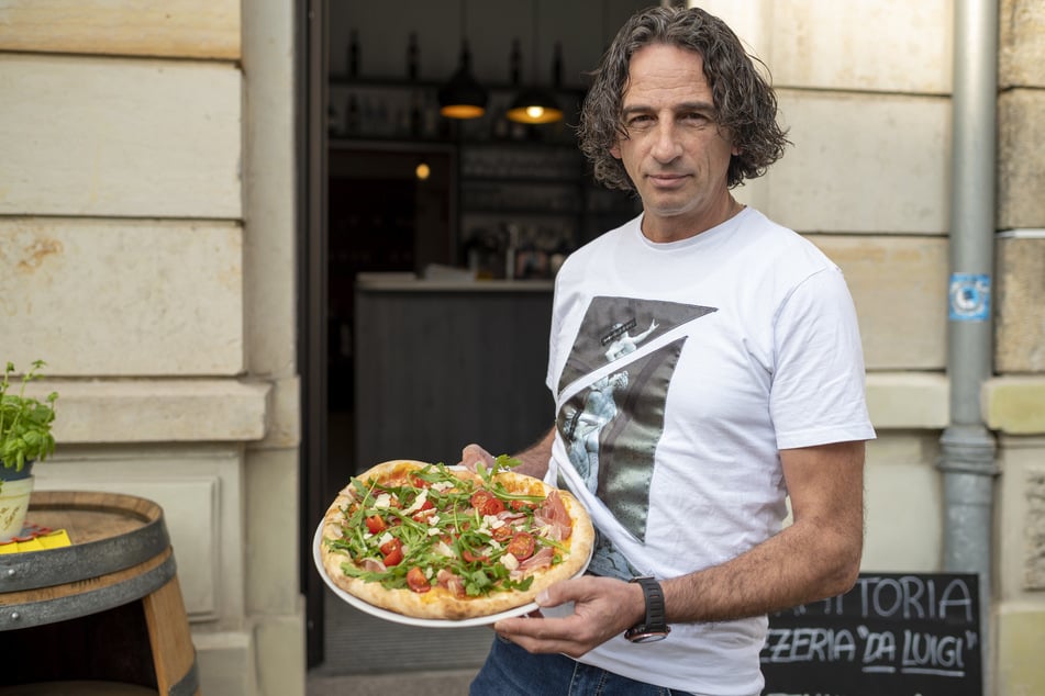 Gastronom Luigi Paparella lockt mit Pizza die Gäste in sein neues Restaurant.