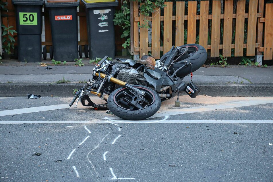 Der Motorradfahrer starb kurz nach dem Unfall im Krankenhaus.
