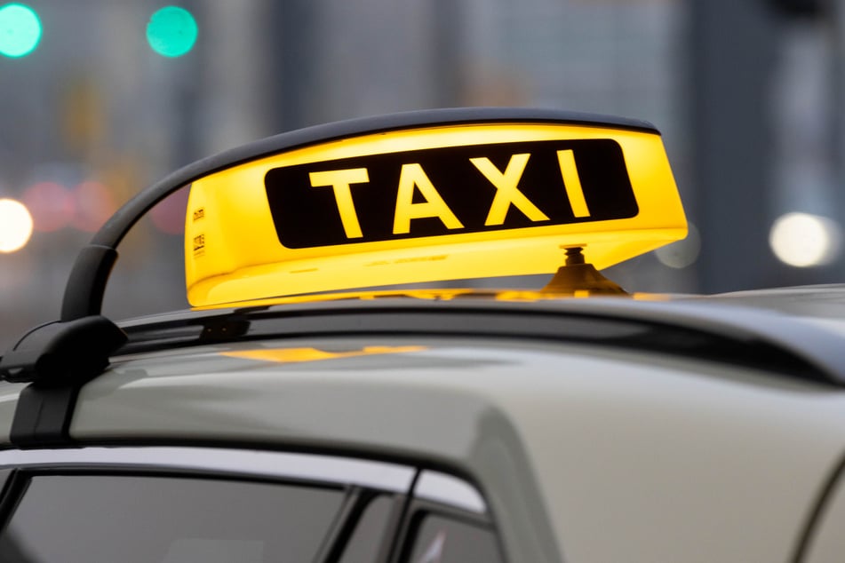 Auch Dresdens Taxifahrer fordern eine vierspurige Carolabrücke.