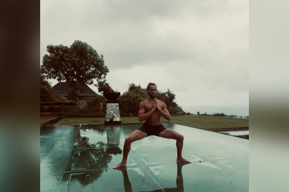 Sasha bei seinen täglichen Yoga-Übungen auf Bali.