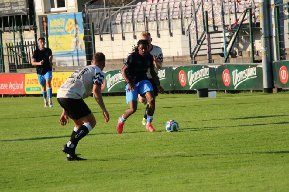 Neuzugang Ken Tchouangue (21, r.) zeichnete sich in seinem ersten Spiel für den CFC direkt als Torschütze aus.