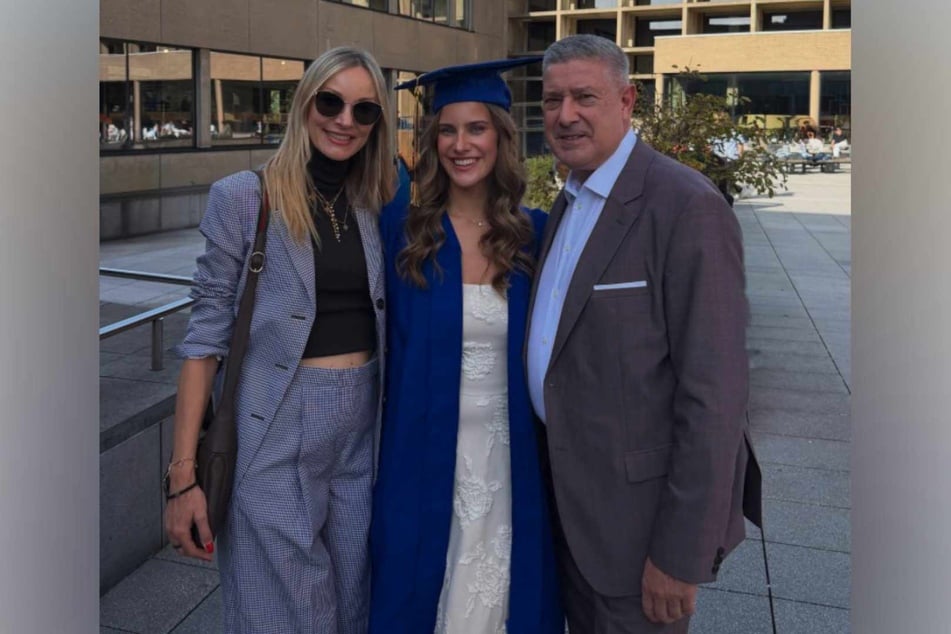 Joachim Llambi (62) feiert gemeinsam mit Ehefrau Ilona und Tochter Helena deren erfolgreichen Studienabschluss in Rotterdam.