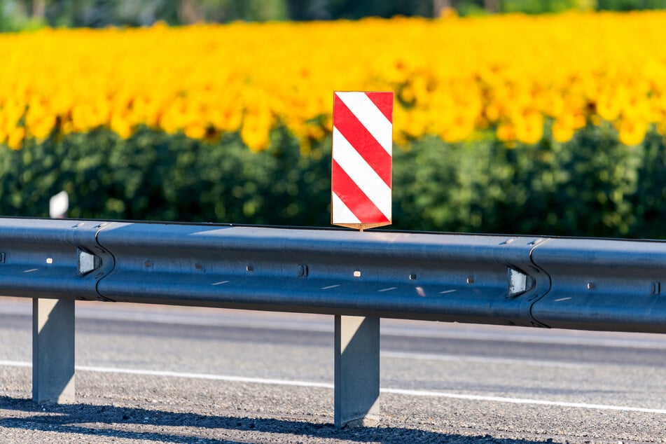 Der 59-jährige Biker war auf der Mittellinien-Markierung mit dem Hinterrad ausgerutscht. (Symbolbild)