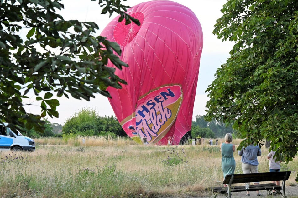 Leipzig: Absolute Windflaute: Hier steckte ein Ballon in der Luft fest