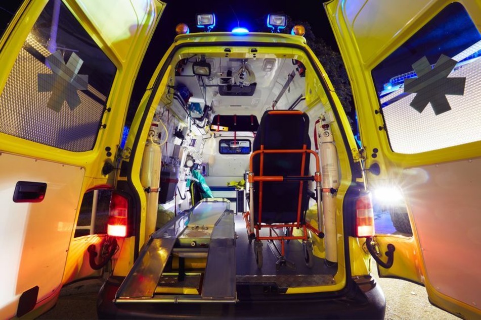 Rettungssanitäter forderten am Samstag die Polizei an, weil sich ein 53-Jähriger nach einem Zuckerschock-Anfall nicht behandeln lassen wollte. (Symbolbild)