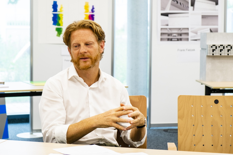 Baubürgermeister Michael Stötzer (47, Grüne) erklärte, warum die Stadt mehr als 600.000 Euro für eine Baustellen-Pause zahlen muss.