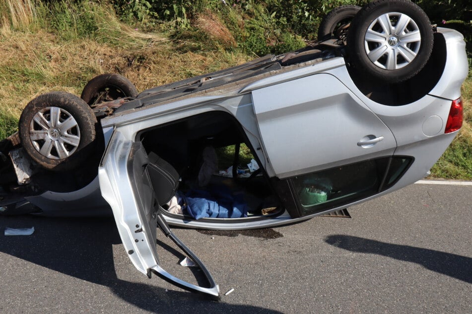 Am VW Polo entstand bei dem Unfall Totalschaden. Der Wagen wurde abgeschleppt.