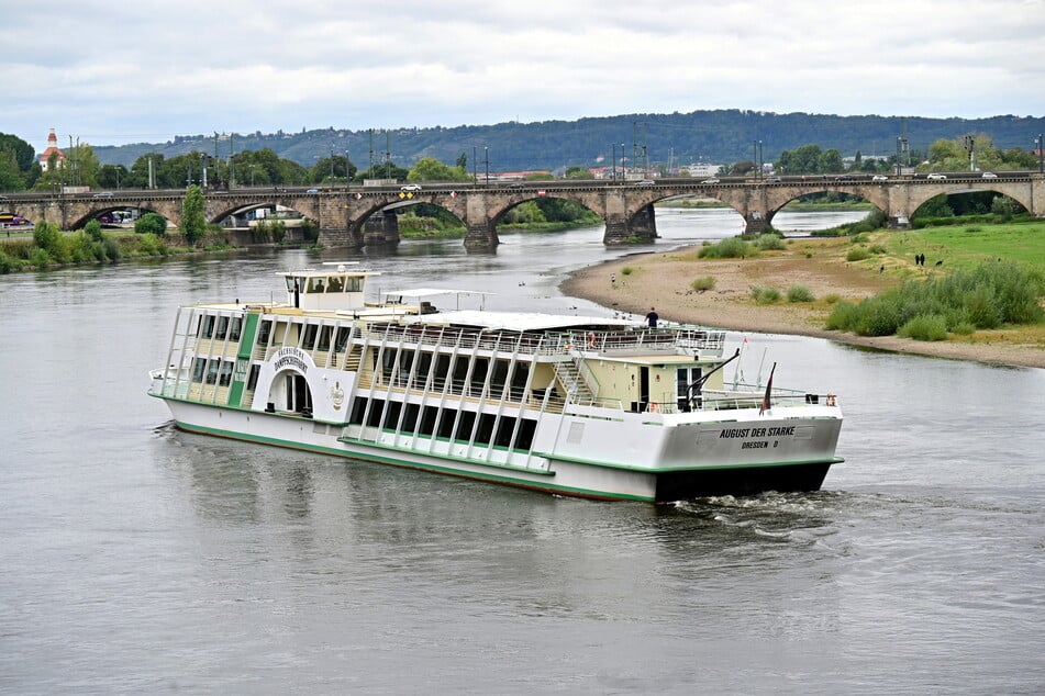 Schiff ahoi! Trotz Elbe-Sperrung fährt die Weiße Flotte.