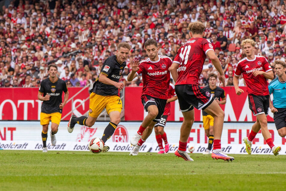Dynamos Motor, Niklas Hauptmann (30, am Ball), hatte quasi Dauerbegleitung. So kam er nicht wirklich ins Laufen.
