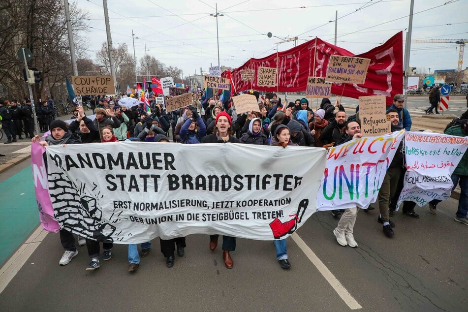 Die Demo fand unter dem Titel "Brandmauer statt Brandstifter" statt.