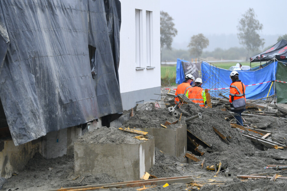 Vier Arbeiter sind beim Einsturz der Betondecke am 16.10.2020 in Denklingen getötet worden, ein Arbeiter wurde bei dem Unfall leicht verletzt.