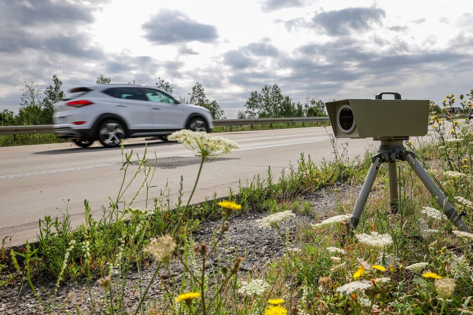 149 statt erlaubten 80 km/h auf der A9: Welche Strafe jetzt droht
