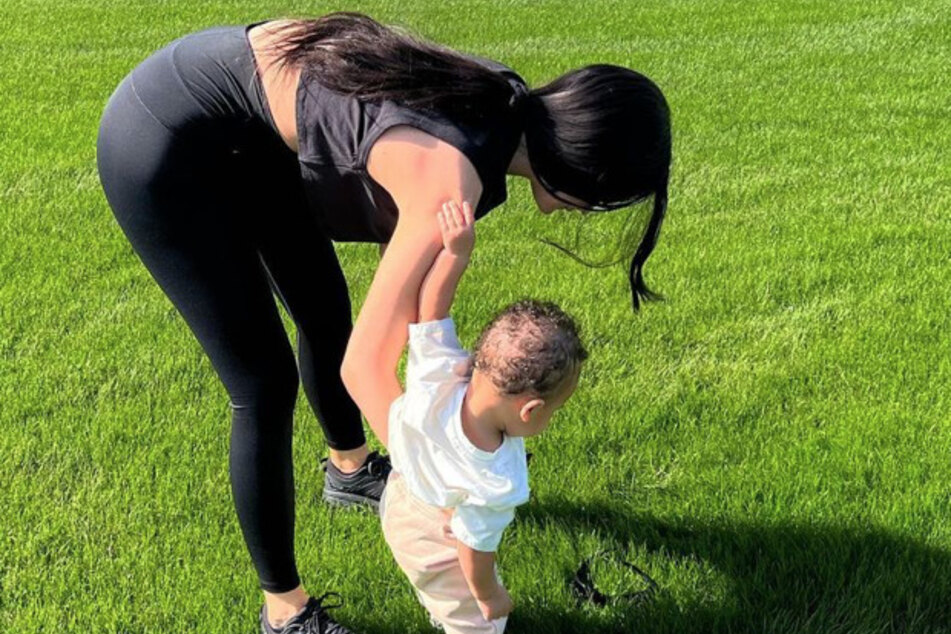 Kylie Jenner dropped new pics of her baby boy, whom she shares with her partner Travis Scott.