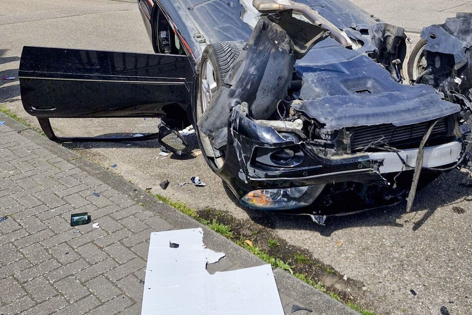 Heftiger Überschlag: Fahrer schwer verletzt nach Asphalt-Crash!