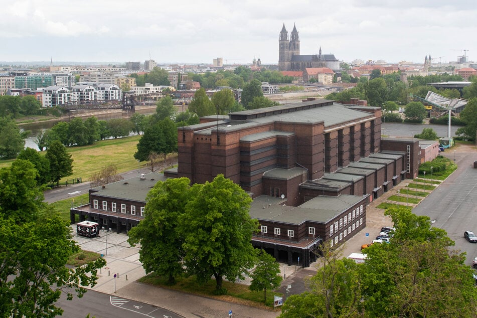 Die Magdeburger Stadthalle vor der Sanierung 2020.