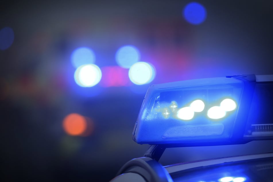 Die Polizei ermittelt nach einer Schlägerei in Hemau. (Symbolbild)