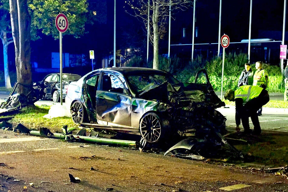 Der Unfallort glich am Abend einem Trümmerfeld.