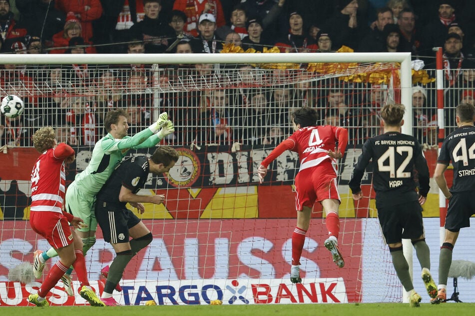 Diogo Leite (3.v.r.) erzielt das zweite Eigentor der Berliner.