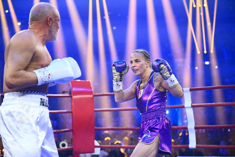 O artista de Colônia não teve chances em seu terceiro encontro com o ex-campeão mundial de boxe.