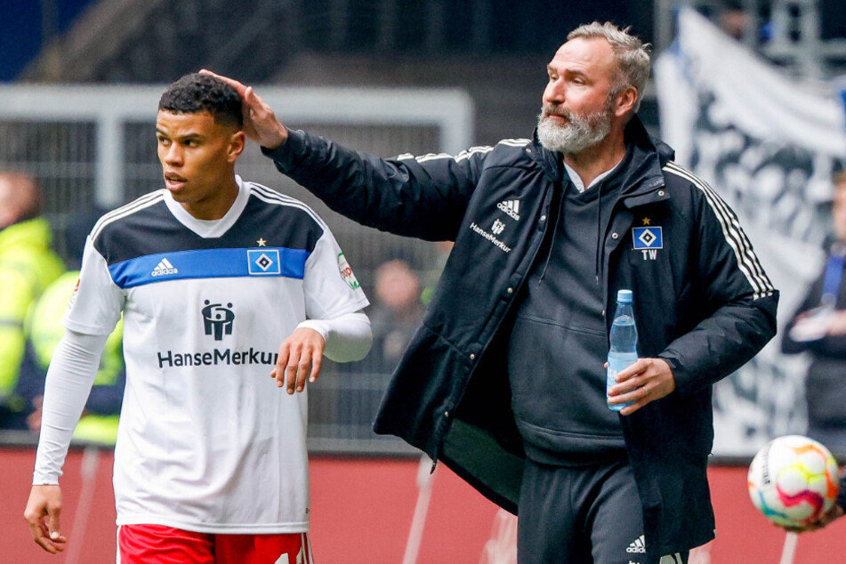 HSV-Coach Tim Walter (47, r.) war nach dem haushohen Heimsieg "sehr stolz" auf die Leistung seiner Mannschaft.
