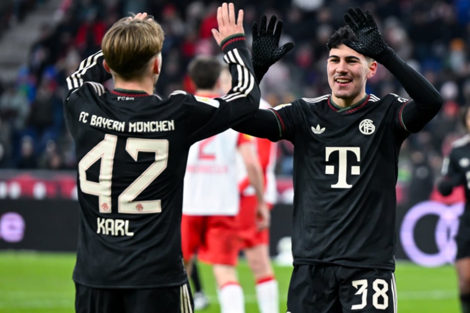 Felipe Chávez (18, r.) feierte im Januar für den FC Bayern München sein Bundesligadebüt.