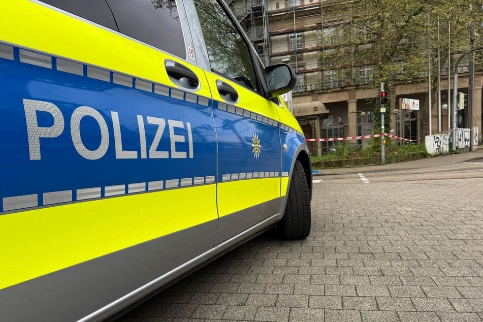Die Polizei untersuchte am Freitag den Fundort des Toten.