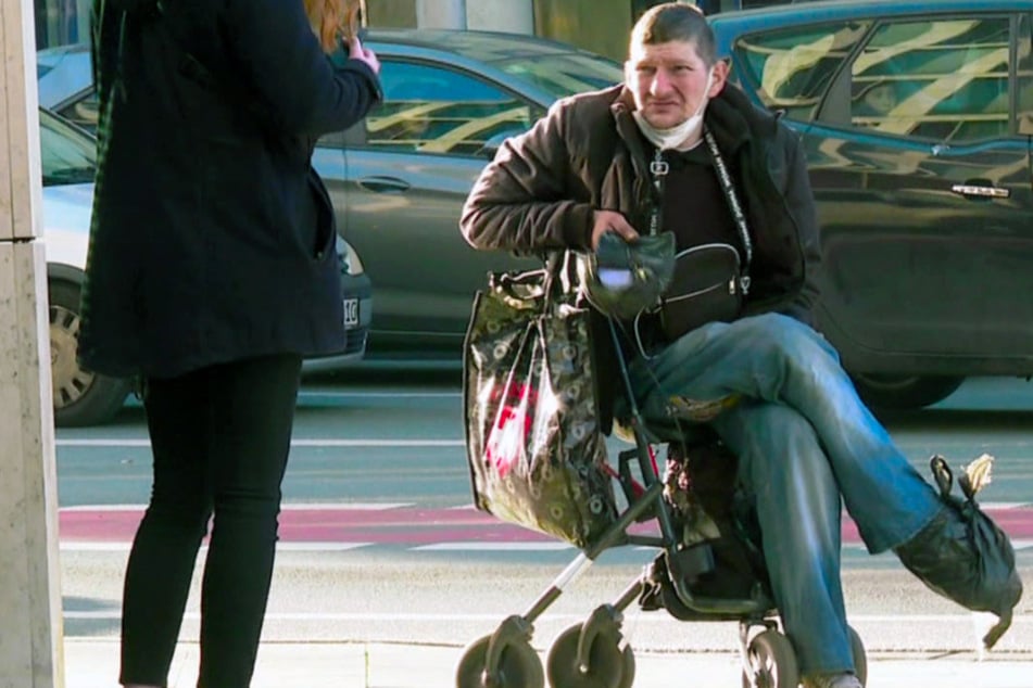 Obdachloser Junkie Frank hat entzündetes Bein: "Schwarzes Fleisch haben sie abgeschnitten"