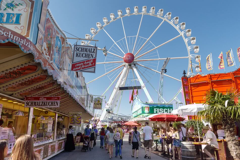Nach viermaliger Absage startet am Freitag der Hamburger Dom. Rund 30.000 Tickets sind bereits gebucht worden.