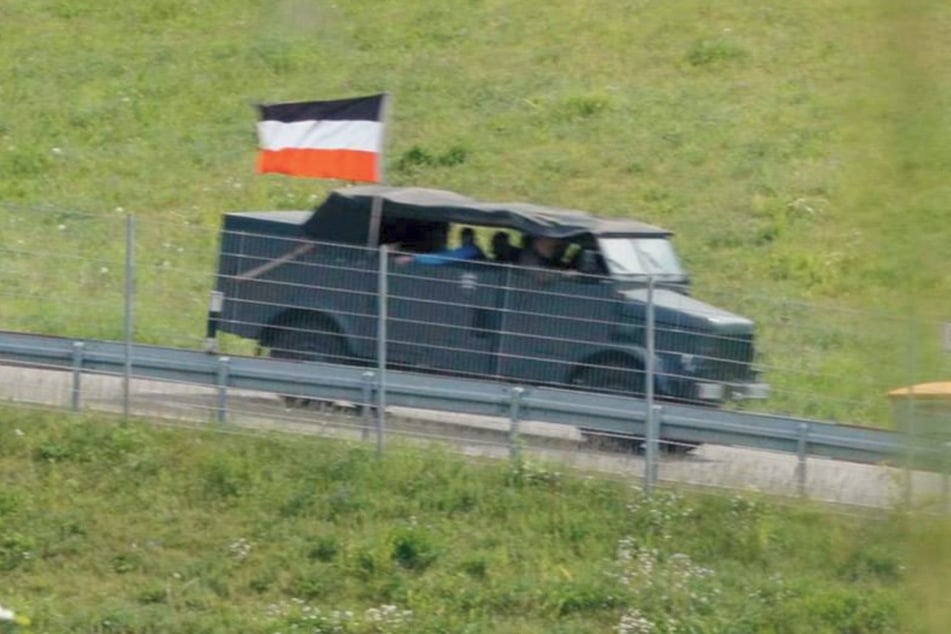 Dieser Kübelwagen fuhr am Feiertag durch die Sächsische Schweiz.