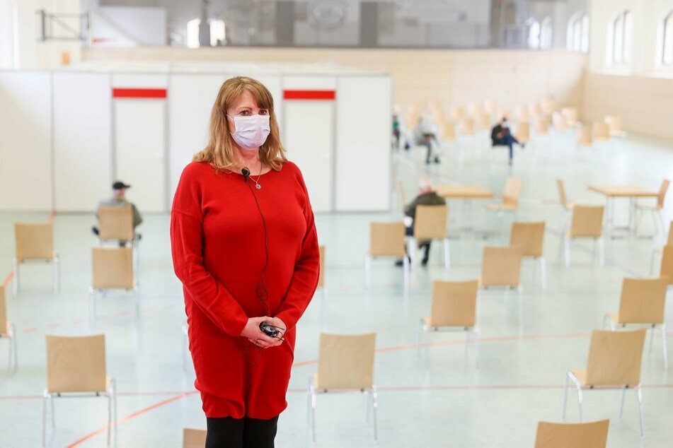 Bittere Nachricht von Sachsens Gesundheitsministerin Petra Köpping (62, SPD): Im Vogtland können zunächst weniger Menschen geimpft werden als geplant.