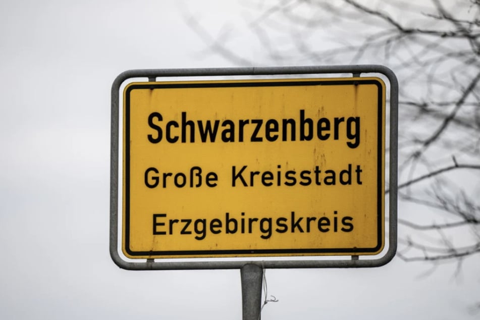 Teenager mit Messer verletzt: Polizei sucht Zeugen nach Auseinandersetzung im Erzgebirge