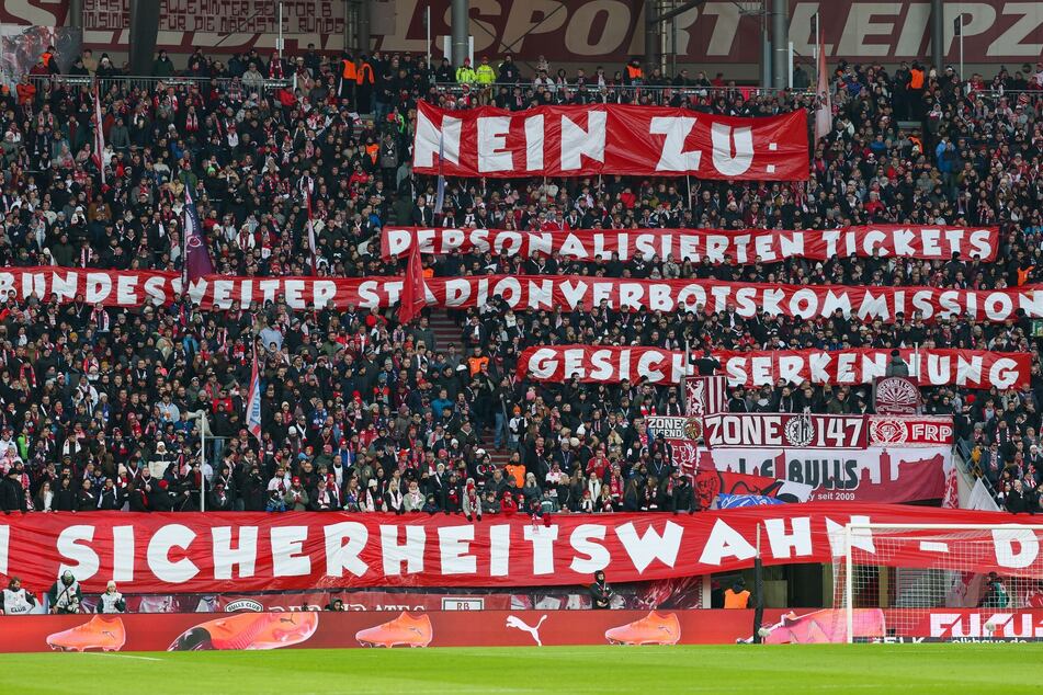Die aktuelle Protestwelle rund um die anstehende Innenministerkonferenz machte natürlich auch in der Red Bull Arena halt.