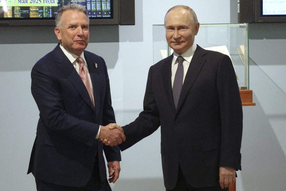 Der US-Sondergesandte Steve Witkoff (68, l.) trifft am Dienstag Kreml-Chef Wladimir Putin (78), um über ein Ende des Krieges in der Ukraine zu verhandeln.