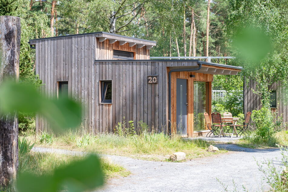 Am Brettmühlenteich werden 50 moderne Ferienhäuser ganzjährig vermietet.