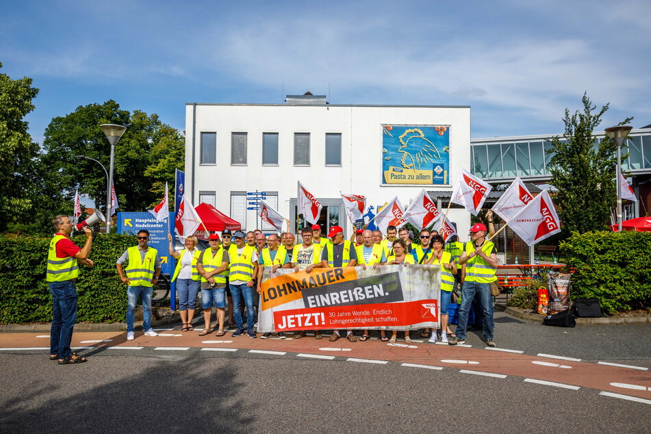 Wollen so viel verdienen wie die Kollegen im Westen: die Mitarbeiter der Teigwaren Riesa GmbH.