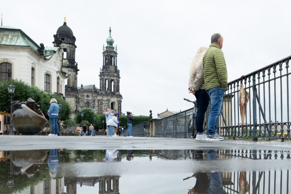 Wolken, Schauer, kräftiger Wind: Ungemütlicher Wochenstart in Dresden