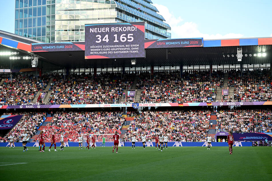 Live aus dem Baseler St. Jakob-Park: Das ZDF überträgt das Viertelfinal-Duell im Free-TV.