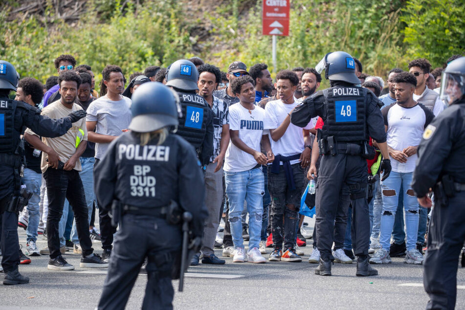 Die Polizei war mit einem Großaufgebot in Gießen vor Ort, die Ausschreitungen konnten aber nicht verhindert werden.