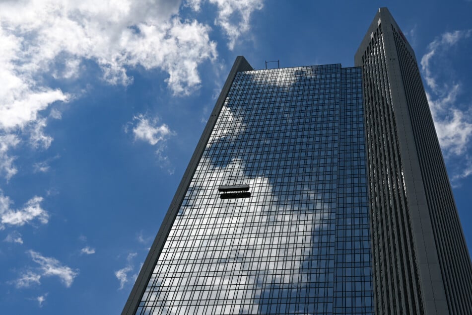Lebensgefährliche Aktion in Frankfurt: Polizei nimmt Hochhaus-Kletterer fest