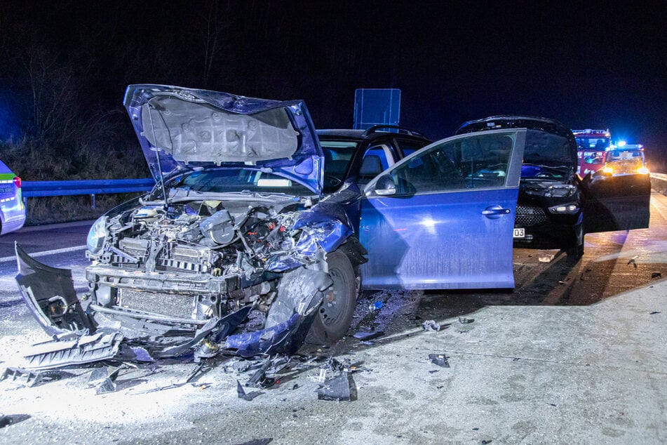 Mindestens eines der betroffenen Autos erlitt einen Totalschaden.
