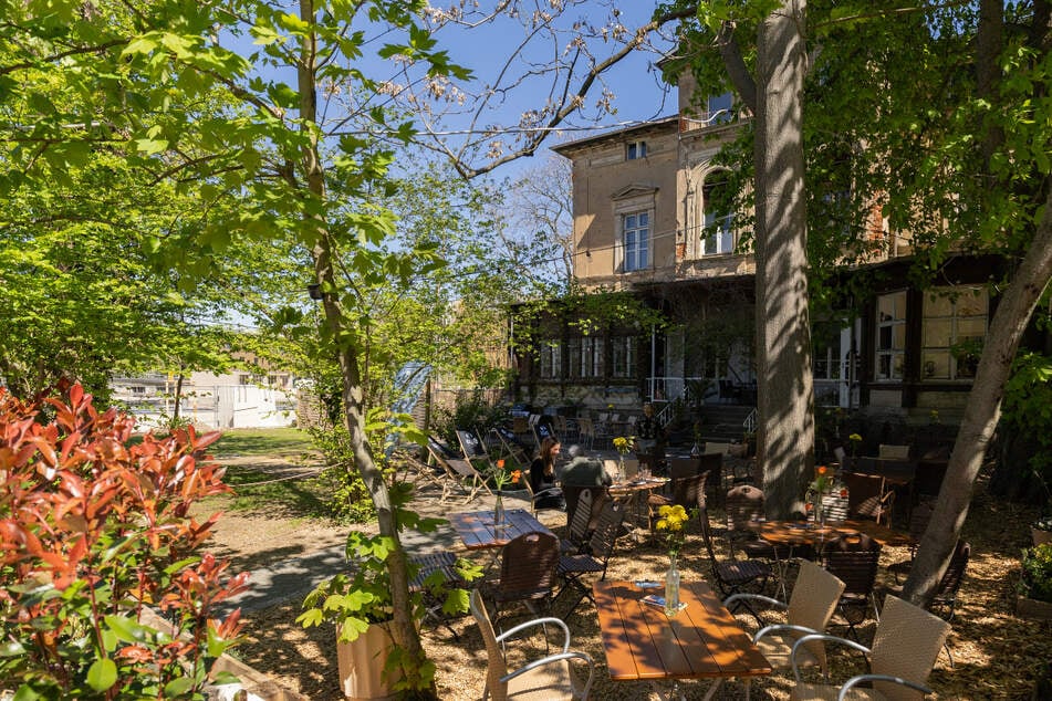 Im Blüthner Weincafé könnt Ihr den Tag bei einem Glas Wein ausklingen lassen.