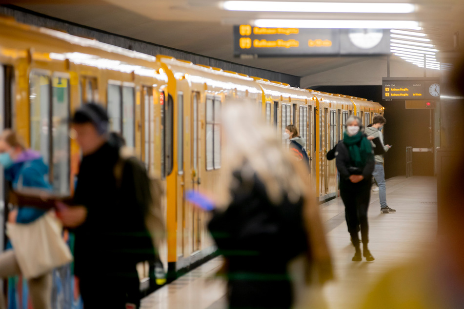 Passagiere der BVG müssen sich ab Mittwoch auf volle Bahnen und Busse einstellen.