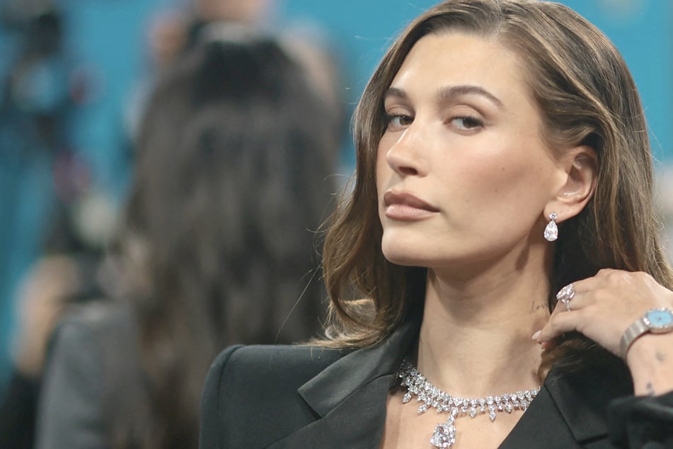 Hailey Bieber se muestra sin anillo de boda, ¿se avecina el fin del amor con Justin!