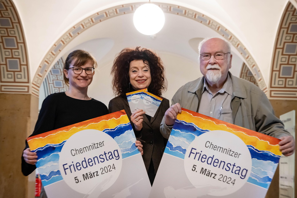 Präsentierten die Friedenstag-Pläne: Cornelia Siegel (41, Stadt Chemnitz), Sabine Kühnrich (53, Projektleiterin) und Thomas Schuler (79, Schloßbergmuseum).